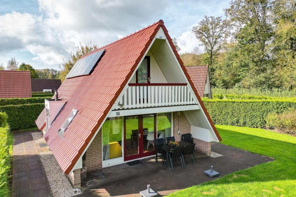 Kleine Zanglijster I Prachtig Huisje Nabij Bosrand Zwiggelte Eksteriør billede