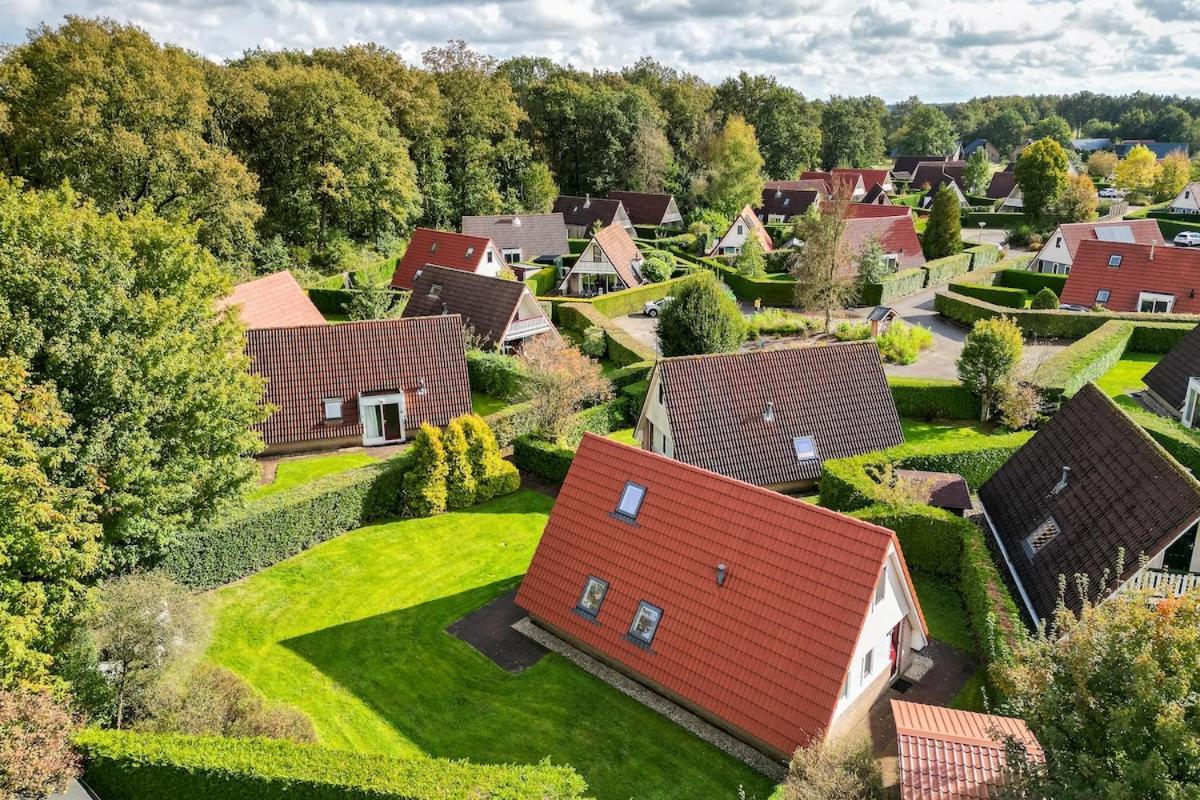 Kleine Zanglijster I Prachtig Huisje Nabij Bosrand Zwiggelte Eksteriør billede