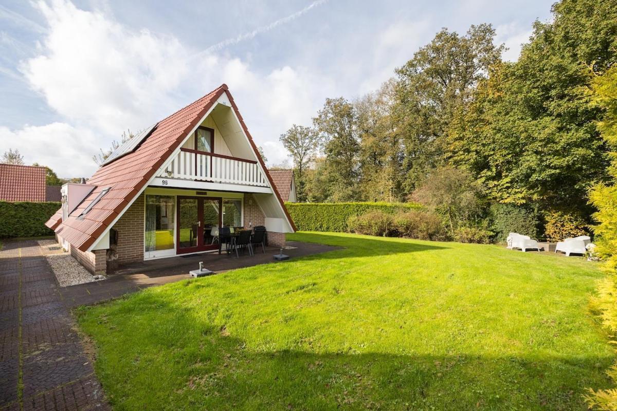 Kleine Zanglijster I Prachtig Huisje Nabij Bosrand Zwiggelte Eksteriør billede